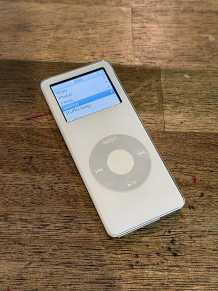iPod nano 1st Gen 2GB White Carousel 1
