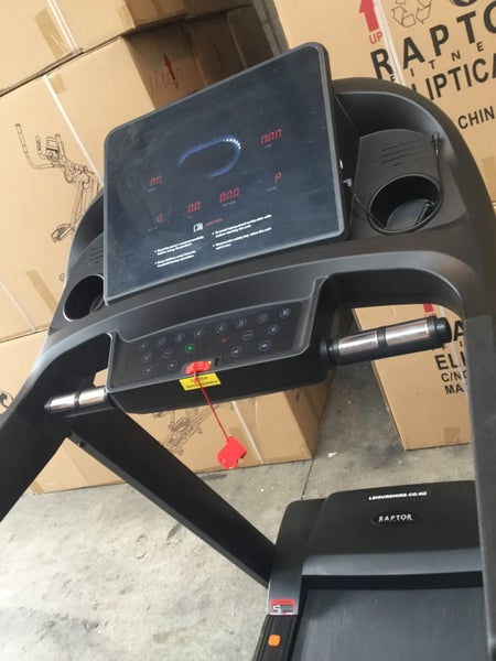 TREADMILL-FAMOUS RAPTOR R6(NATION WIDE DELIVERY AVAILABLE)62863856869633113