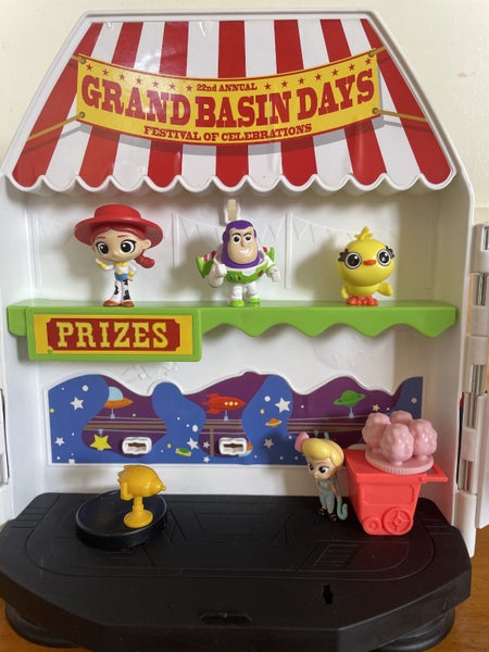 Toy Story Minis Buzz Lightyear's Star Adventurer Playset Carousel 2