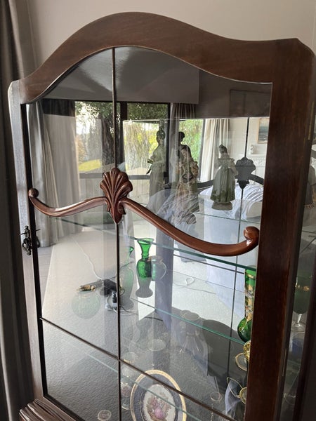 Queen Anne cabinet Carousel 2
