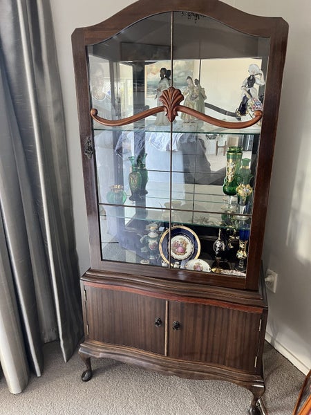 Queen Anne cabinet Carousel 1