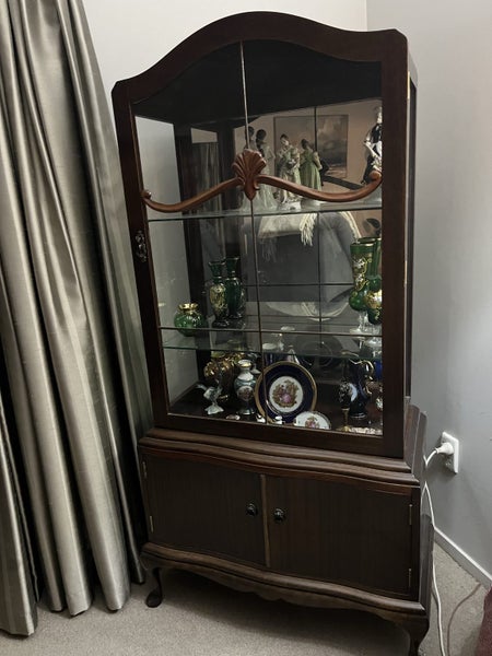 Queen Anne cabinet Carousel 5