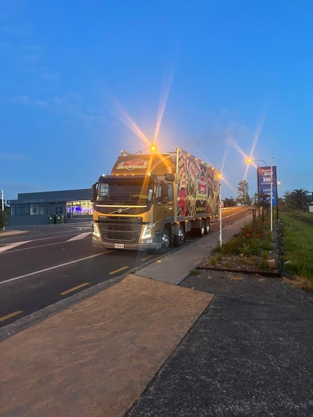 2017 Volvo FM Low KMS / Freezer / Side Doors62867854364419112