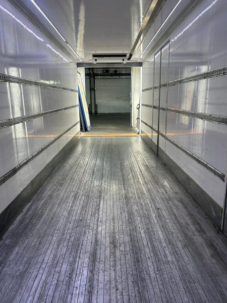 2017 Volvo FM Low KMS / Freezer / Side Doors62867854364419113