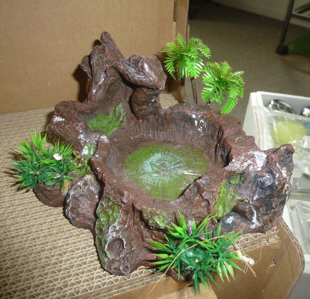 Island water or feed dishes Carousel 2