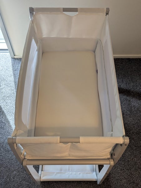 SnuzPod 4 Bassinet – As New + Accessories Included62863215958403112