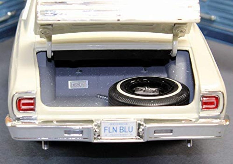 1/18 L79 Code 1965 Chevrolet Chevelle Malibu SS (white) Carousel 5