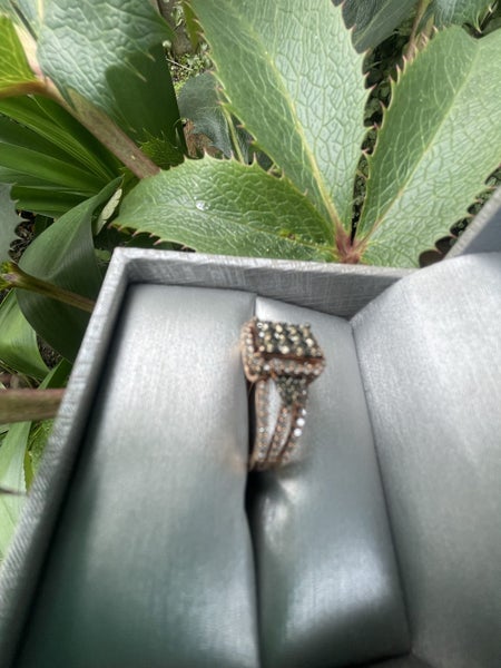 Diamond ring with white/champagne diamonds ~ New & Unworn ~ REDUCED*rrp$2500 Carousel 2