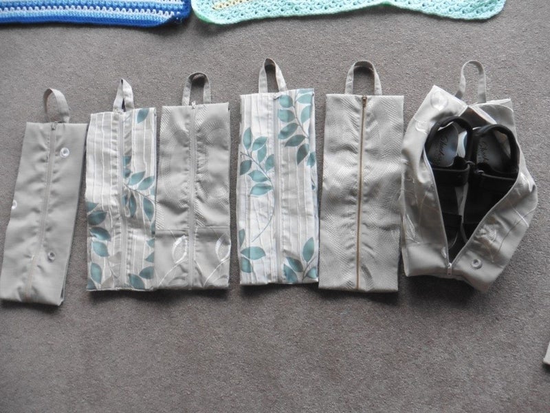 Shoe bag carrier - or fits wine bottle to carry it... auction is for one Carousel 2
