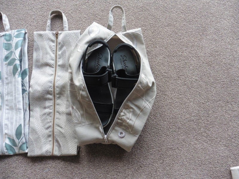 Shoe bag carrier - or fits wine bottle to carry it... auction is for one Carousel 3
