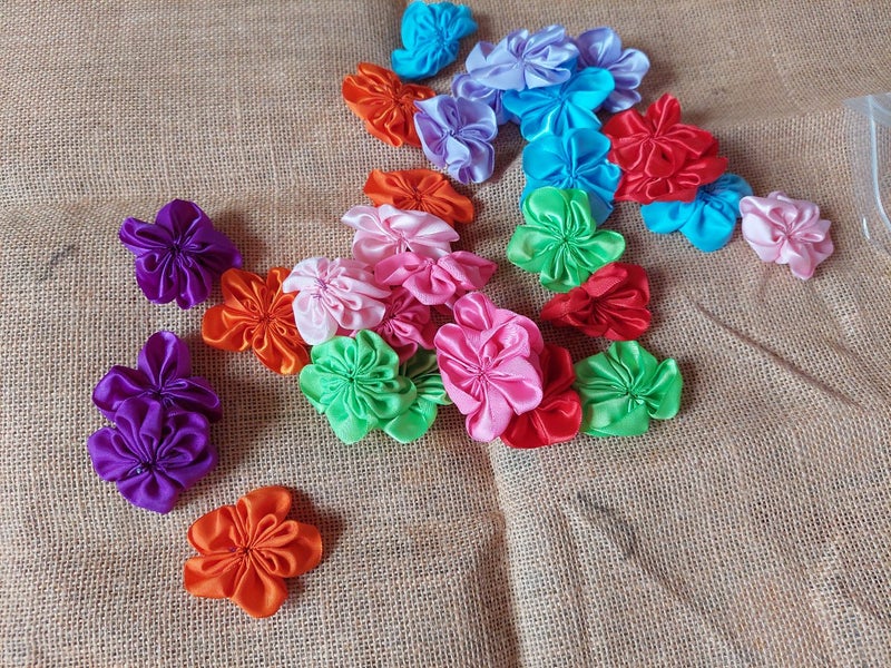 Bulk fabric flowers Carousel 1