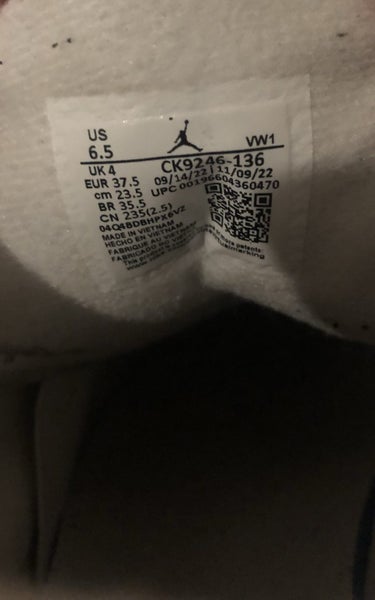 Jordan 3’s Lucky Green Carousel 4