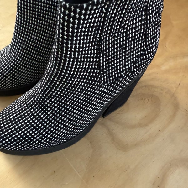 Minx “Snap To It” Black/White Zip Up Heeled Boots Size 39 Carousel 2