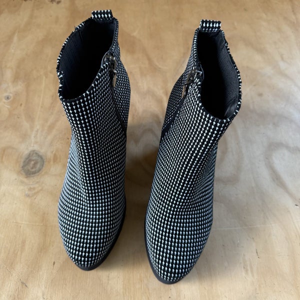 Minx “Snap To It” Black/White Zip Up Heeled Boots Size 39 Carousel 1