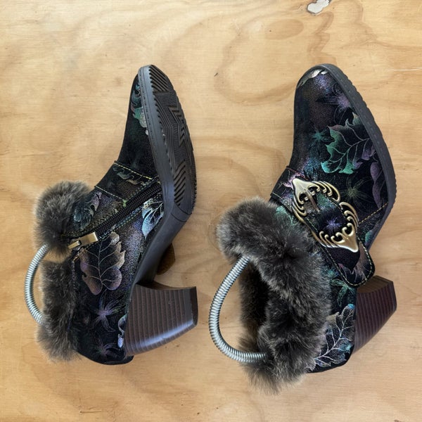 Unbranded Costume Boots Fluff and Fun Size 4063945121134977113