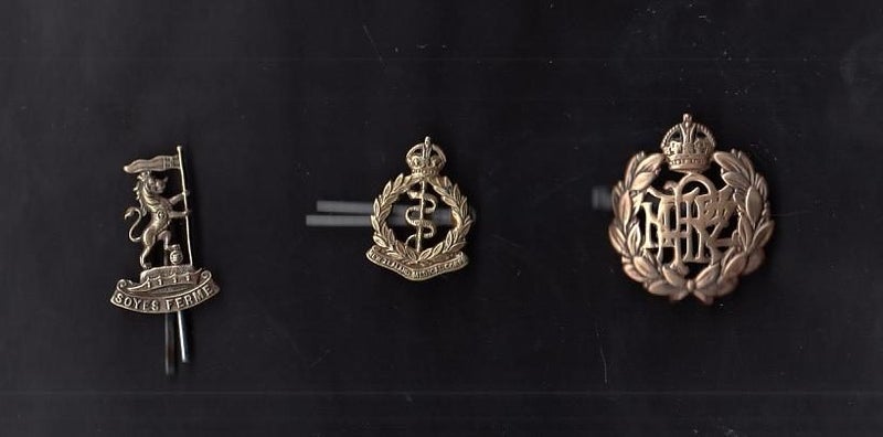 *** ROYAL NEW ZEALAND AIR FORCE CAP BADGE *** Carousel 3