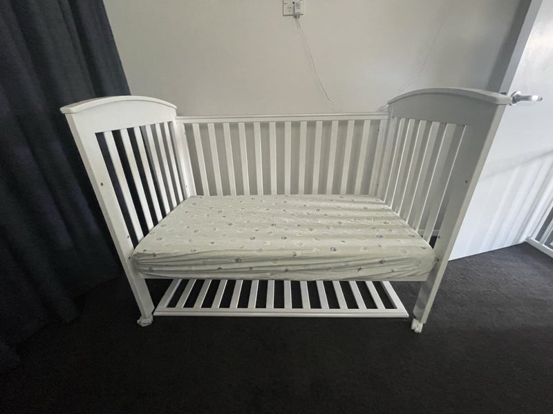 Baby Hood Cot- Used once Carousel 2