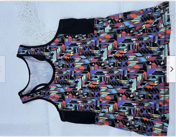 activewear Top Size l EUC Multicoloured Carousel 1