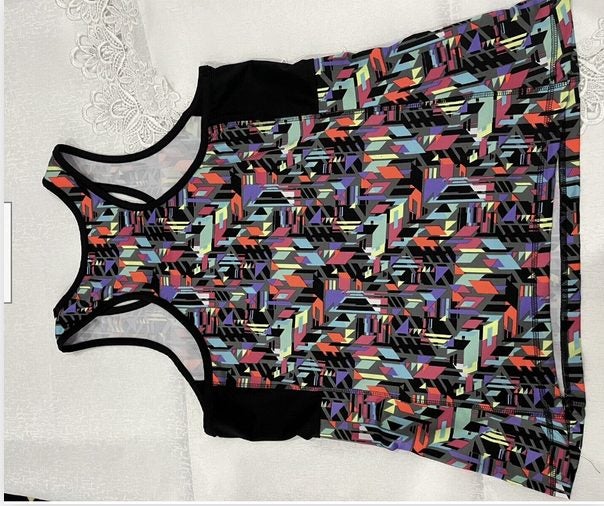 activewear Top Size l EUC Multicoloured Carousel 2