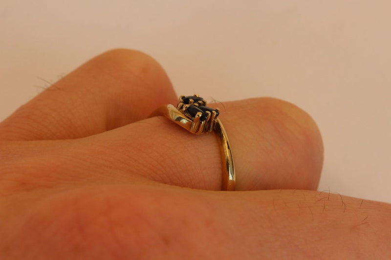 9ct Twisted Sapphire & Diamond ring Carousel 7