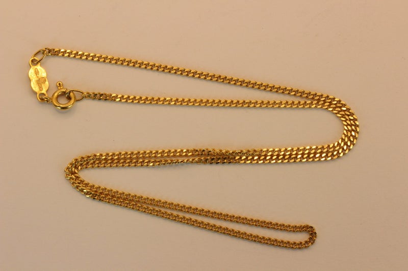 18ct Gold ‘Curb’ chain Carousel 1