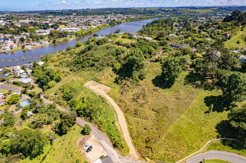 Expansive Section with City Views62863301007745111