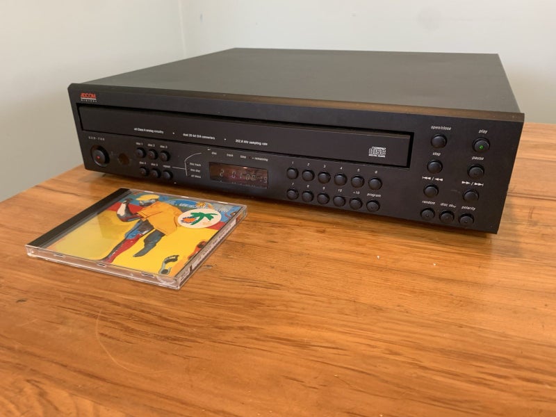 Stunning Audiophile Adcom GCD-700 5-Disc CD Player Carousel 1