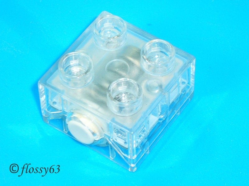 ®™DUPLO - Brick 2 x 2 Light with White Button (New Batteries) Carousel 1
