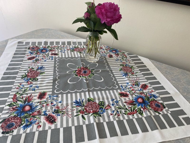 Retro vintage collectable ~ 1950’s Supper Cloth ~ bottlebrush, proteas Carousel 2