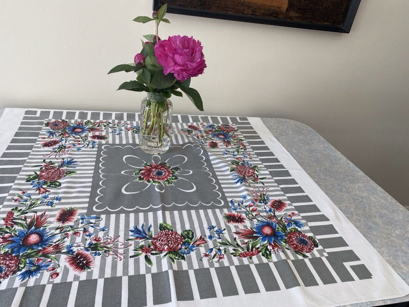 Retro vintage collectable ~ 1950’s Supper Cloth ~ bottlebrush, proteas Carousel 1