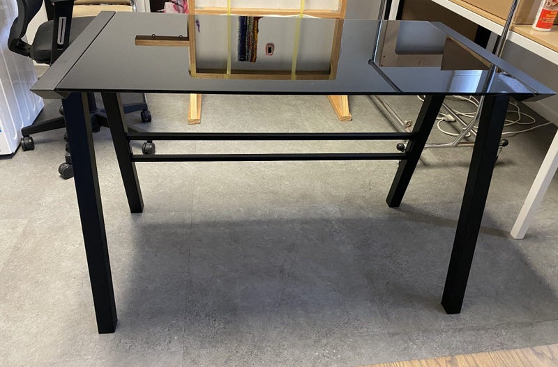 Black glass and metal desk Carousel 1