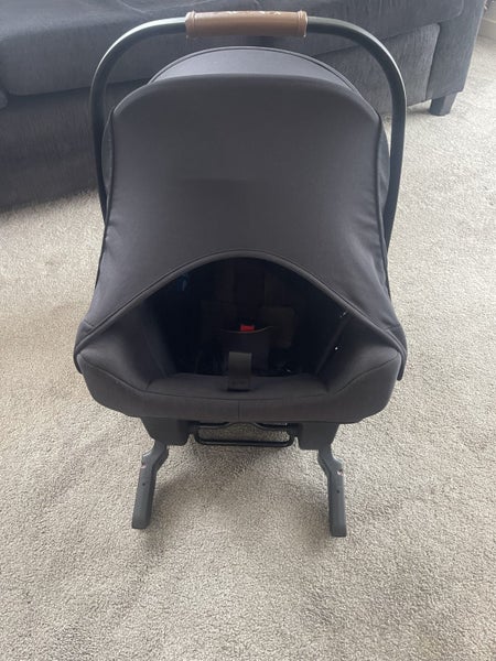 Nuna capsule good condition Carousel 2