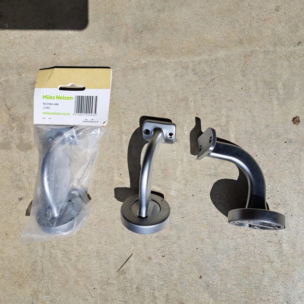 Handrail brackets Carousel 1