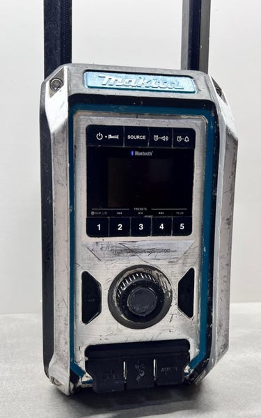 Makita 18V LXT / 12V CXT / AC Bluetooth Jobsite Radio (DMR113) Carousel 2