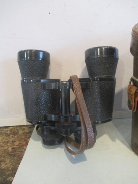 BINOCULARS .7 X 35 mm. LEATHER CASE. "SAFARI" BRAND . MADE IN JAPAN Carousel 7