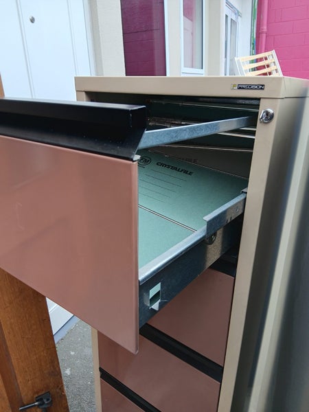 2983 FILING CABINET WITH KEY Carousel 3