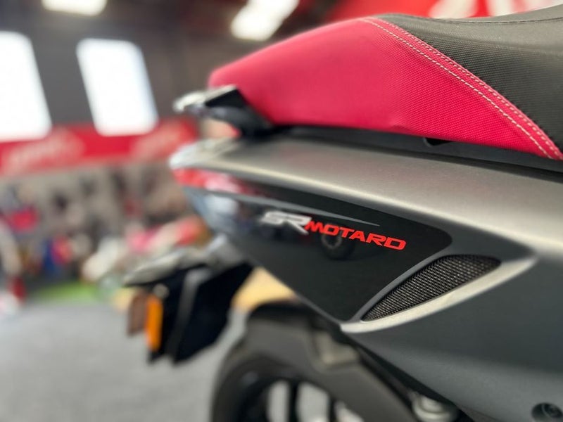 2019 Aprilia SR MOTARD 12562863267316993113
