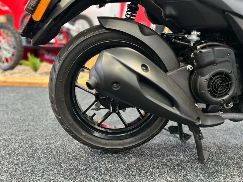 2019 Aprilia SR MOTARD 12562863267316993114