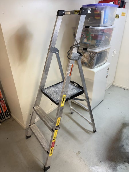three step industrial platform ladder Carousel 1