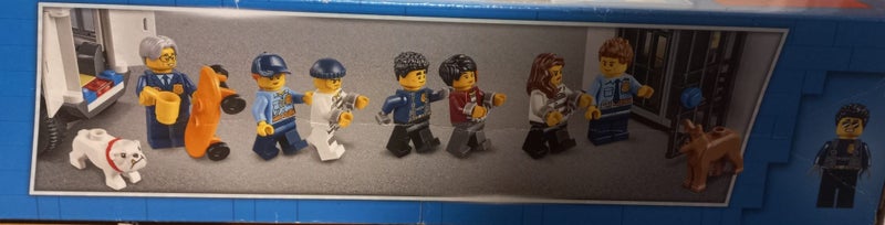 LEGO City 60246 Police Station Carousel 3
