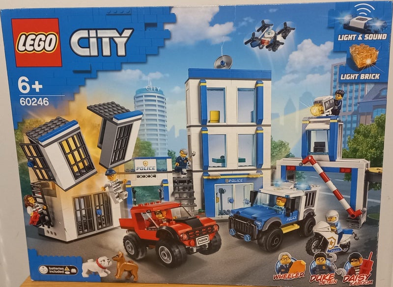 LEGO City 60246 Police Station Carousel 1