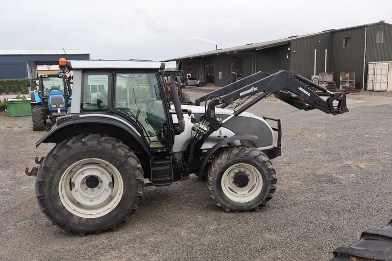 Valtra T151ELS Carousel 2