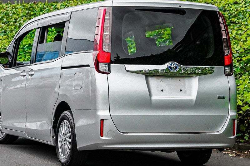 2014 Toyota Noah Hybrid X / Voxy 7 Seater / Rev...64707406768641112