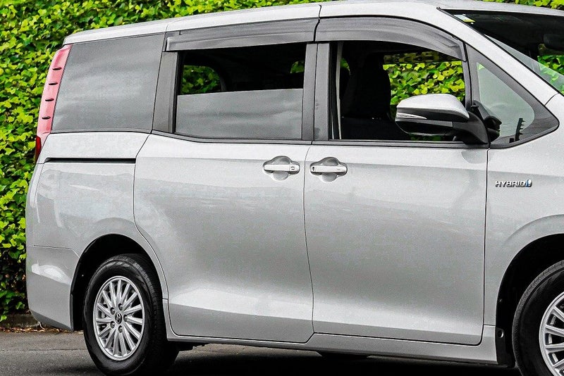 2014 Toyota Noah Hybrid X / Voxy 7 Seater / Rev...64707406768641114
