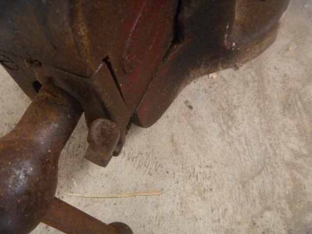 Rare C & J Hampton (Record) Fitters Vice Carousel 7