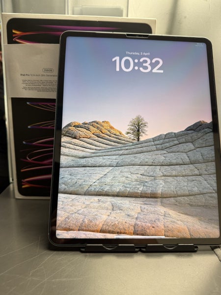 Apple Ipad Pro 12" 6th gen LTE MP203X/A Carousel 1