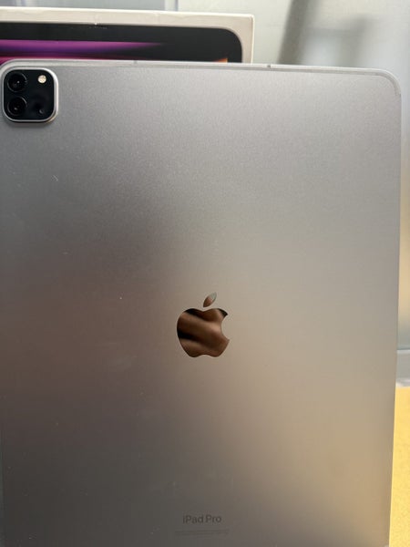 Apple Ipad Pro 12" 6th gen LTE MP203X/A Carousel 2