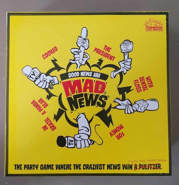 Good News are Mad News Party Game Board Game Carousel 1