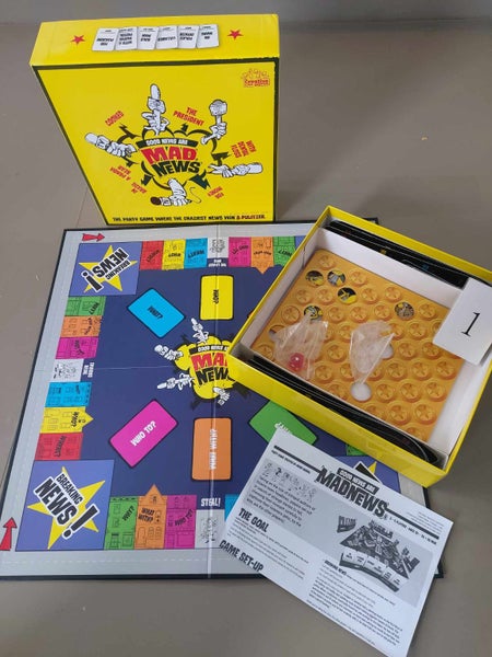 Good News are Mad News Party Game Board Game Carousel 2