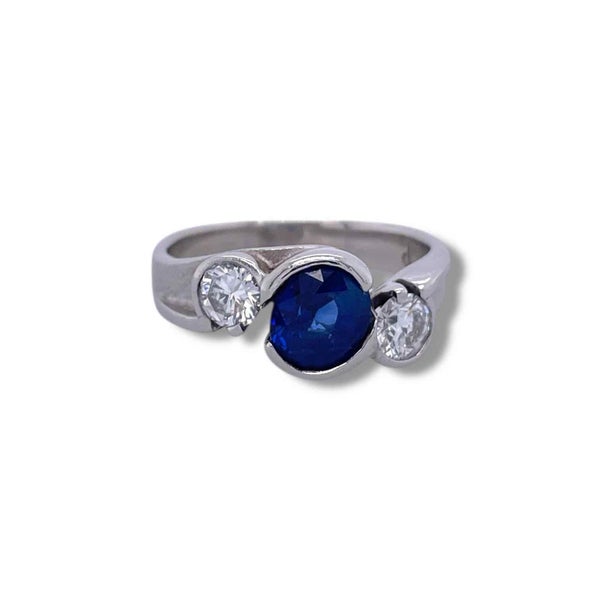 PLATINUM RING WITH SAPPHIRE AND DIAMONDS Carousel 2